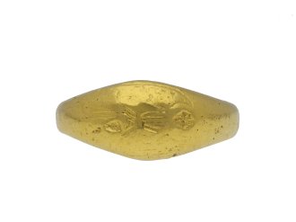 Ancient Roman engraved ring featuring Victory hatton garden