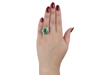 Boucheron Colombian emerald diamond ring berganza hatton garden